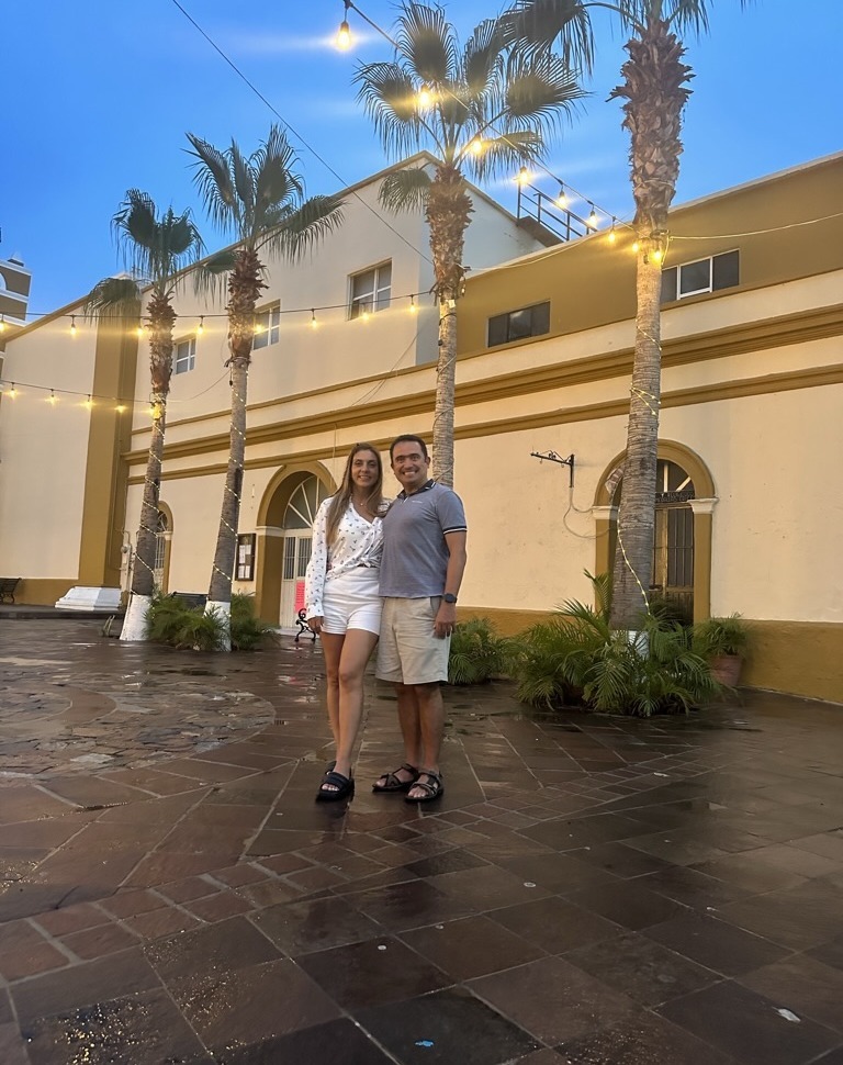 Couple visiting a colonial-style building in Todos Santos, Baja California Surcard3_final