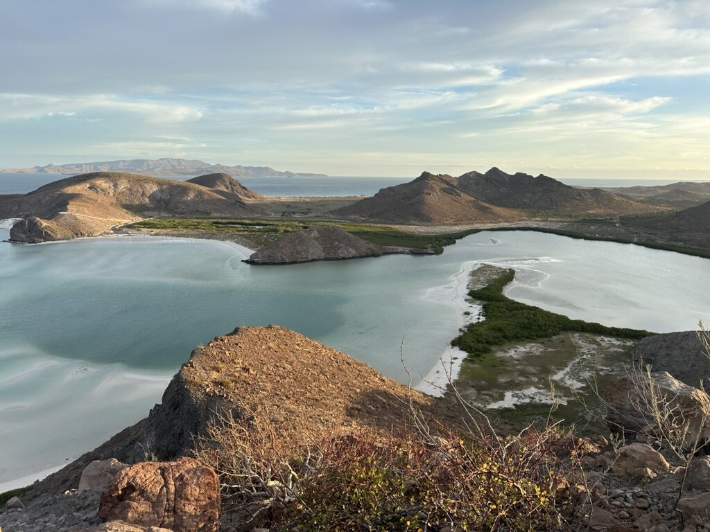 Balandra desde lo alto al atardecer